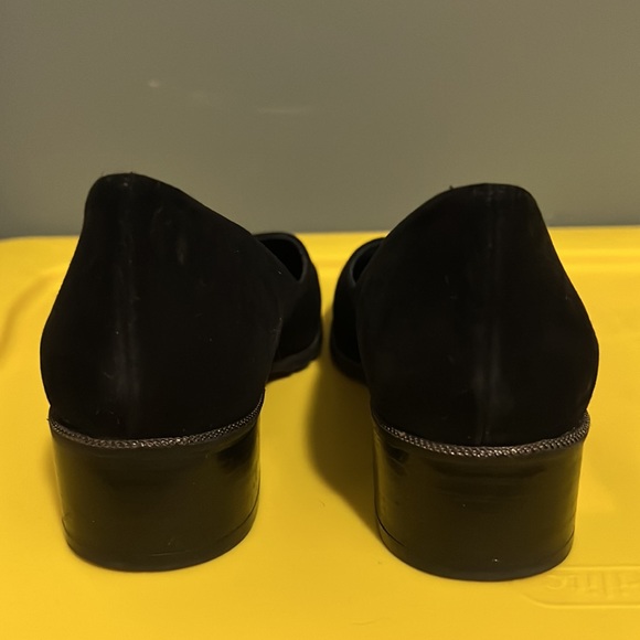 Stuart Weitzman | Mono | Suede Loafer in Black - Picture 9 of 17